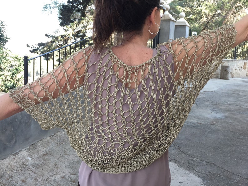 Hand-woven two-handed jumper with golden fantasy tape with an original draft.