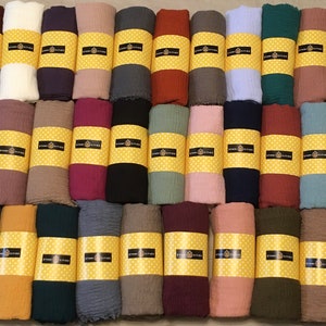 Hiyab de algodón arrugado premium - Bufanda de mujer en 62 colores. De moda como cubierta para la cabeza, turbante, pareo, envoltura y bufanda de quimioterapia.