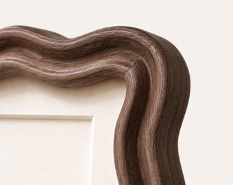 Marco ondulado – Marco de fotos orgánico con forma ondulada, marco de madera maciza de nogal o teca, decoración rústica y curvilínea para el hogar.