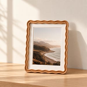 Cornice Ripple - Cornice portafoto rustica ondulata, noce organico, teak e faggio