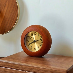 Solid Wood Desk & Table Analog Alarm Clock Battery Operated and Silent Circle Clocks Bedroom Shelf Office Desktop Night Light