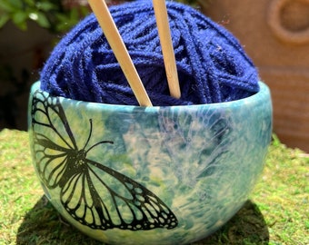 Monarch Butterfly Yarn Bowl Pottery // Yarn Bowl Ceramics, Monarch Butterfly Gifts, Yarn Bowl Gifts, Gifts for Knitters, Crochet Gifts