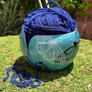 Monarch Butterfly Yarn Bowl Pottery // Yarn Bowl Ceramics, Monarch Butterfly Gifts, Yarn Bowl Gifts, Gifts for Knitters, Crochet Gifts