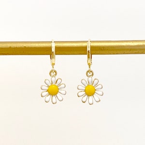 DAISY-Gold Flower Earrings,White Flower Earrings,Gold Daisy Earrings,Sunflower Earrings,Botanical Earrings,Gifts for Her,Boho Hippie ER620