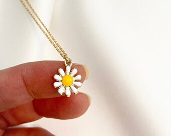 Daisy Necklace,tiny Daisy Flower Necklace,dainty Daisy