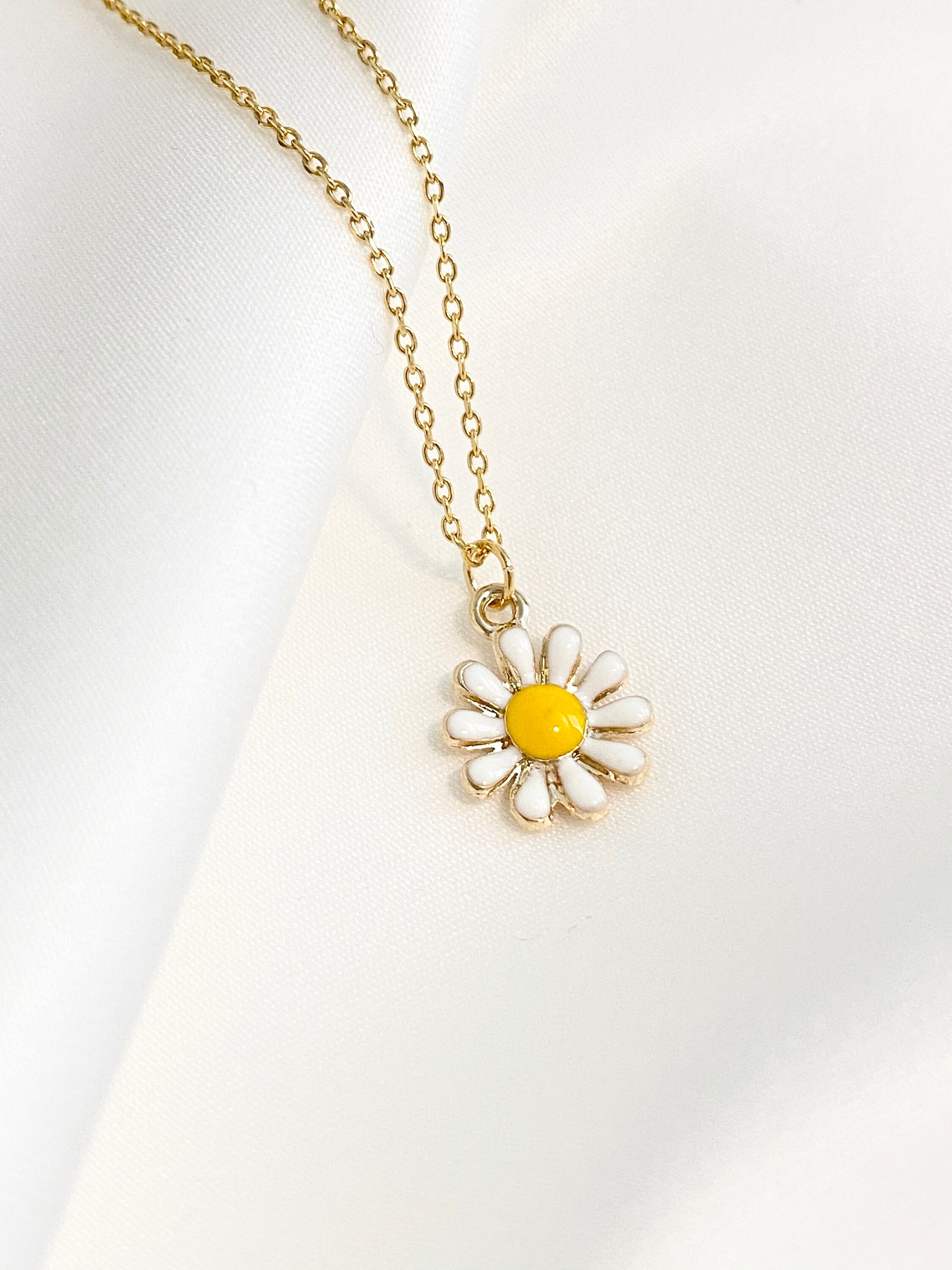 【twentyoneaugust】CHECKBOARD DAISY NECKLACE il_fullxfull.2381994374_skrn.jpg