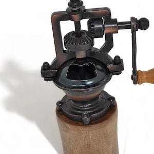 Holz Gewürzmühle aus Walnuss