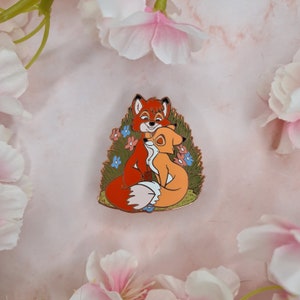 Cuddling Foxes Enamel Pin
