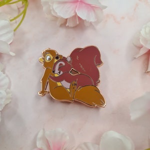 Lovestruck Squirrels Enamel Pin