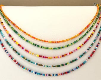 Collar de cuentas de semillas hecho a mano, gargantilla de hilo colorido