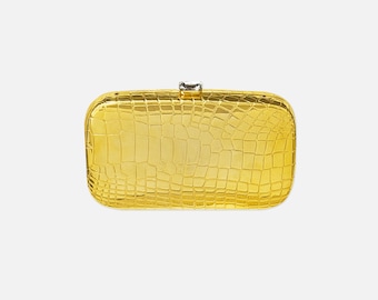 Vintage Clutch aus den 80er Jahren von Neiman Marcus Italien, goldfarben, mit Krokodilprägung und Strassverschluss.