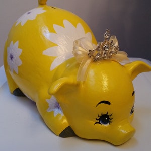 Piggy bank/girls piggy bank/yellow piggy bank/baby gift/baby shower gift