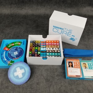 Traveling Med Kit XL-S for Pandemic: The Cure and Experimental Meds (kaarten met mouwen)