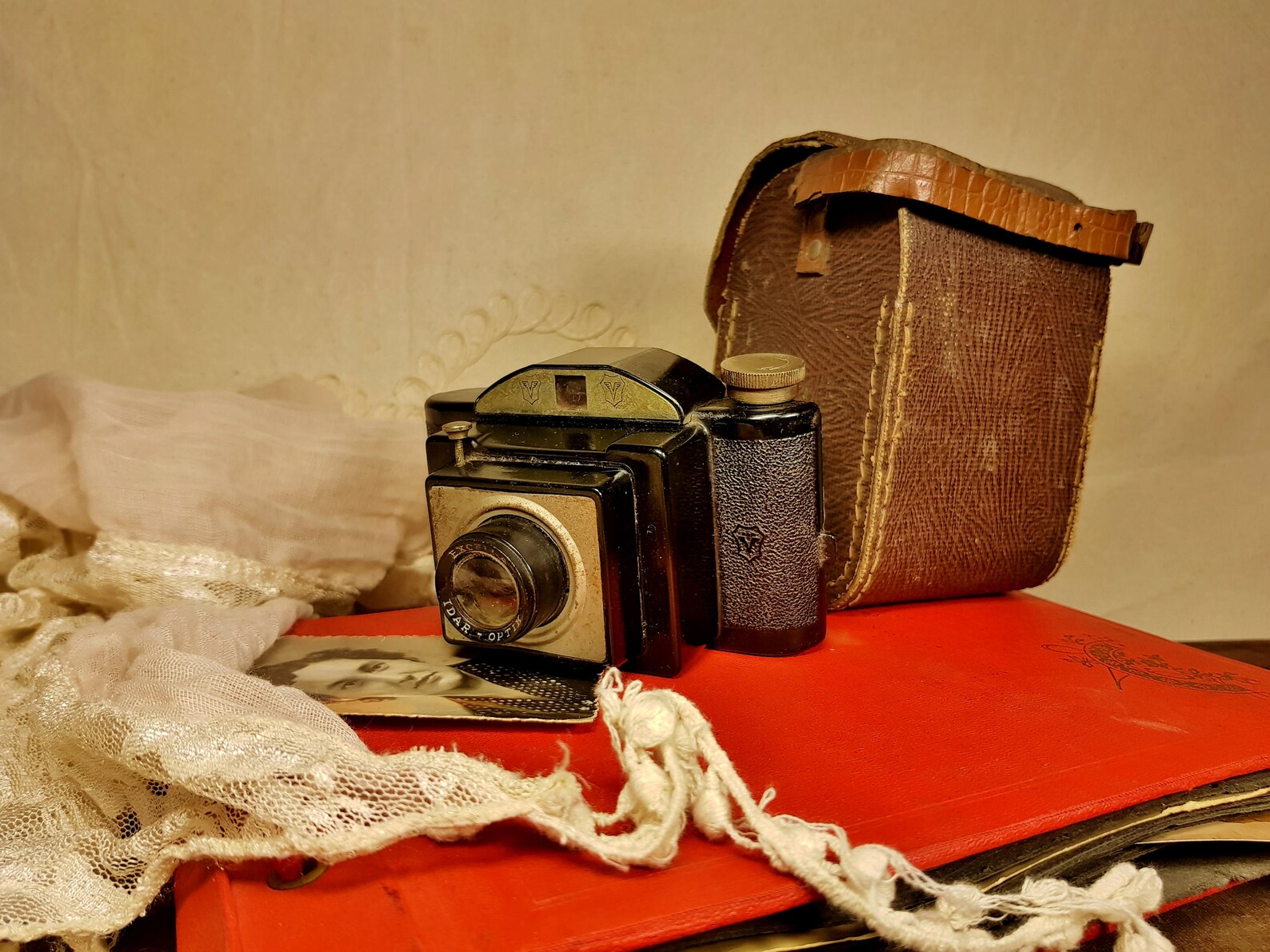 Appareil Photo Bakélite Pionyr - Duro F II - 6x6 / 6x4.5 - Tchécoslovaquie 1950s