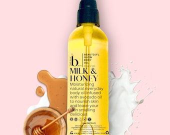 Puede incluir: Una botella de 125 ml de aceite corporal de leche y miel de Bath Treat Bakery. La botella es amarilla y tiene una tapa de bomba negra. La etiqueta es blanca con texto negro y presenta un cucharón de miel y una gota de leche. El texto de la etiqueta dice "Beautiful Glow Body Oil" y "Milk & Honey". El texto también describe el producto como un aceite corporal hidratante, natural, de uso diario, infundido con aceite de aguacate para nutrir la piel y dejarla con un aroma delicioso.