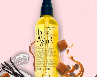 Puede incluir: Una botella de aceite corporal amarillo con una tapa de bomba negra, etiquetada como "BIANCO VANILLA LATTE". La botella está rodeada de vainas de vainilla, caramelos y granos de café. La etiqueta dice "Beautiful Glow Body Oil".
