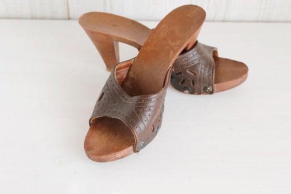 Brown Leather Slip on Sandals, Open Toe Vintage 70's Sandals, Boho Retro Slip On Mules, Disco Sandals size 6, Dark Brown Summer Sandals Brown Leather Slip on Sandals, Open Toe Vintage 70's Sandals, Boho Retro Slip On Mules, Disco Sandals size 6, Dark Brown Summer Sandals