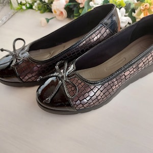 Upgrade your shoe collection with these Black Womens Loafer Flats, and experience the perfect combination of style, quality, and eco-consciousness. Do not miss out on these versatile, timeless, and comfortable loafers.