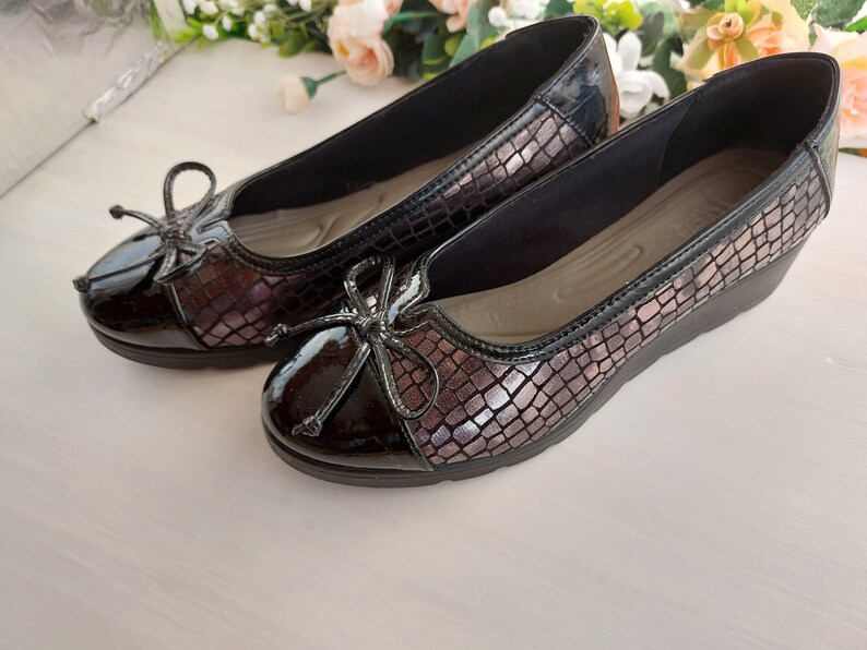 Upgrade your shoe collection with these Black Womens Loafer Flats, and experience the perfect combination of style, quality, and eco-consciousness. Do not miss out on these versatile, timeless, and comfortable loafers.