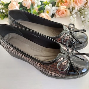 Classic Design: The timeless loafer design is versatile, allowing you to pair these flats with a wide range of outfits, from casual to semi-formal.