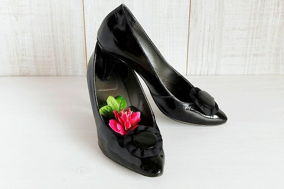 black patent pumps pointed toe