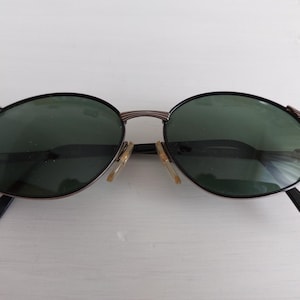Unisex Vintage Sunglasses, Oval Retro 90s Metal Frame, Polarized Eyewear for Men & Women, Black Frame Classic Summer Sunglasses