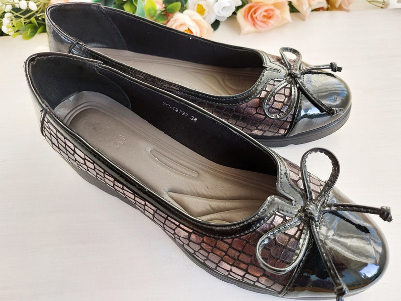 Elevate your footwear collection with these timeless Black Womens Loafer Flats, crafted for both style and comfort.