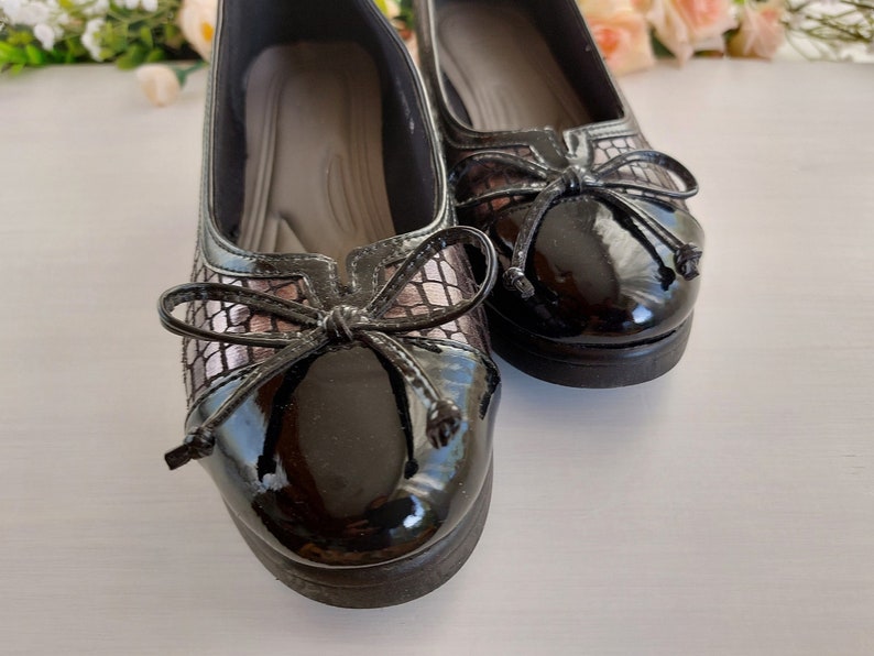 US/Canada/ sizes: 8	
Euro sizes: 38-39	
UK sizes: 6	
Length-exterior, toe to heel: app. 9.5 in/ 25 cm
heel height: 1.57 in/ 4 cm