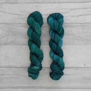 Into The Woods 100g Hand Dyed Yarn Dark Green Semi-solid Crochet Knit Skein Merino Wool Nylon Indie DK Sock SuperWash image 2
