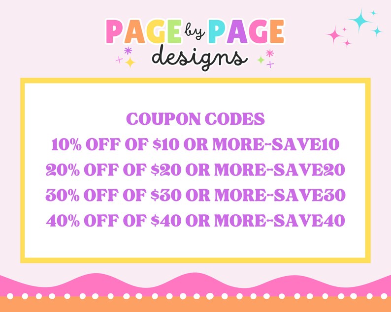 Puede incluir: Un gr&aacute;fico amarillo y rosa con el texto "PAGE by PAGE designs" y una lista de c&oacute;digos de cup&oacute;n: 10% DE DESCUENTO EN $10 O M&Aacute;S - SAVE10, 20% DE DESCUENTO EN $20 O M&Aacute;S - SAVE20, 30% DE DESCUENTO EN $30 O M&Aacute;S - SAVE30, 40% DE DESCUENTO EN $40 O M&Aacute;S - SAVE40.