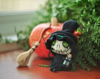 Little creepy green-eyed witch figurine or Сar pendant toy, Scary toy skeleton, Goth doll, Voodoo doll, Gothic gift for her