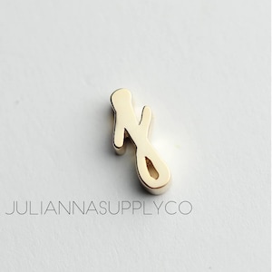 Letras iniciales de oro J Charms Cursiva