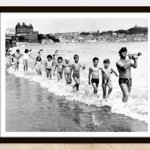 Funny Retro Beach Photo Seaside - Printable Vintage Photo Poster - Instant Download Easy Print JPG File for Collecting Printing Framing