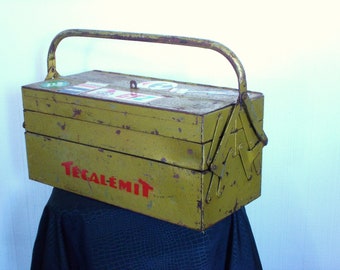 caisse à outils vintage pour  mécanicien assez rare de la marque de graissage Técalémit