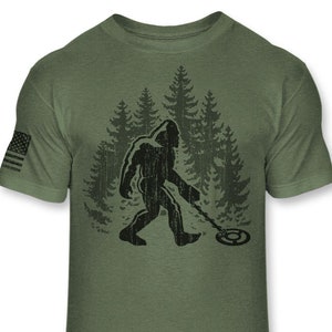Funny Bigfoot Metal Detecting T-Shirt With Distressed Look Funny Bigfoot Metal Detecting T-Shirt With Distressed Look