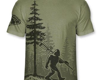 Bigfoot Disc Golf T Shirt – Funny Sasquatch Disc Golfer Graphic Tee, Disc Golf Shirt for Men, Ultra Soft Blend, No-Feel Print – F007