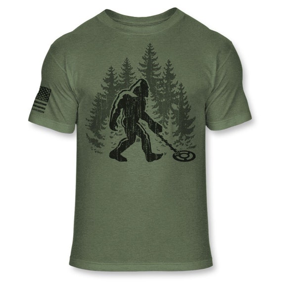 Funny Bigfoot Metal Detecting T-Shirt With Distressed Look Funny Bigfoot Metal Detecting T-Shirt With Distressed Look