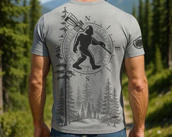 Bigfoot Disc Golf T-Shirt for Men - Funny Sasquatch Disc Golfing Shirt - Ultra Soft Blend, No-Feel Print - Light Weight T-Shirt - F208