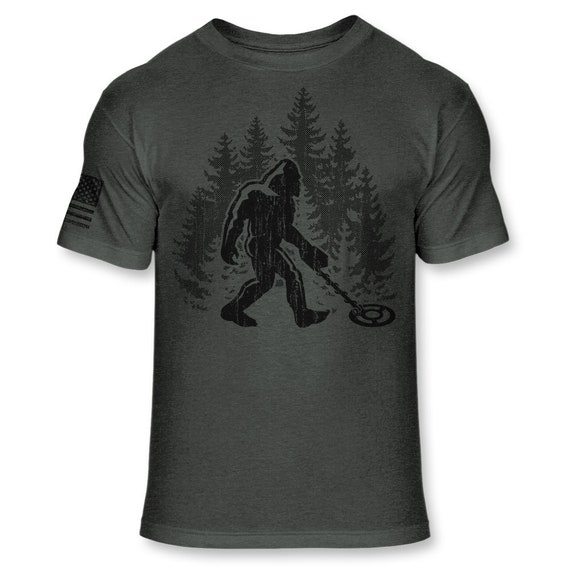 Funny Bigfoot Metal Detecting T-Shirt With Distressed Look Funny Bigfoot Metal Detecting T-Shirt With Distressed Look