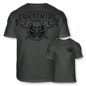 Camiseta con insignia de calavera y huesos cruzados de billar - Camiseta con palo de billar cruzado y bola 8 - Camiseta de mezcla suave con tiburón de billar - A99 Heather Dark Gray