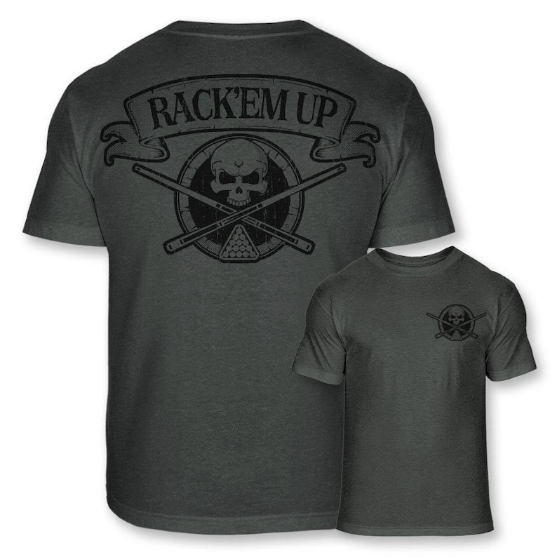 Camiseta con insignia de calavera y huesos cruzados de billar - Camiseta con palo de billar cruzado y bola 8 - Camiseta de mezcla suave con tiburón de billar - A99 Heather Dark Gray