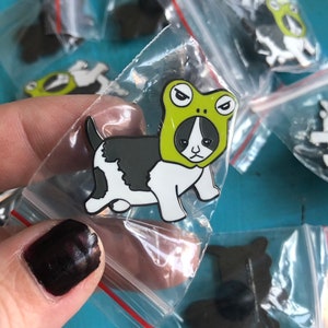 Frog hooded kitten enamel pin