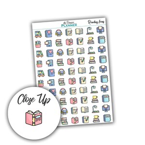 Puede incluir: Hoja de pegatinas para planificador con iconos temáticos de lectura. Las pegatinas incluyen imágenes de libros, auriculares, ordenadores, lápices y tazas de café. Una pegatina circular en primer plano dice "Close Up" y presenta un libro rosa.