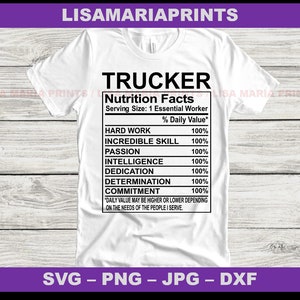 Puede incluir: Camiseta blanca con un gráfico negro de una etiqueta de información nutricional para un camionero. La etiqueta enumera las habilidades esenciales para un camionero, como el trabajo duro, la habilidad increíble, la pasión, la inteligencia, la dedicación, la determinación y el compromiso, todas con un valor diario del 100%.
