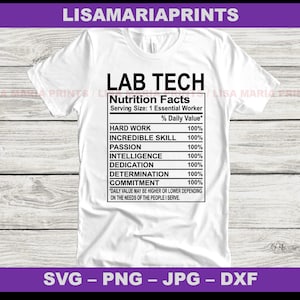 Puede incluir: Camiseta blanca con un gráfico negro que dice "Lab Tech Nutrition Facts" y enumera las habilidades esenciales para el trabajo, como el trabajo duro, la habilidad increíble, la pasión, la inteligencia, la dedicación, la determinación y el compromiso, cada una con un valor diario del 100%.