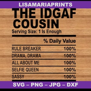Puede incluir: Un fondo de madera con un borde morado y texto blanco que dice "LISAMARIAPRINTS THE IDGAF COUSIN Serving Size: 1 Is Enough % Daily Value RULE BREAKER 100% DRAMA, DRAMA 100% ALL ABOUT ME 100% SELFIE QUEEN 100% SASSY 100% SVG - PNG - JPG - DXF".