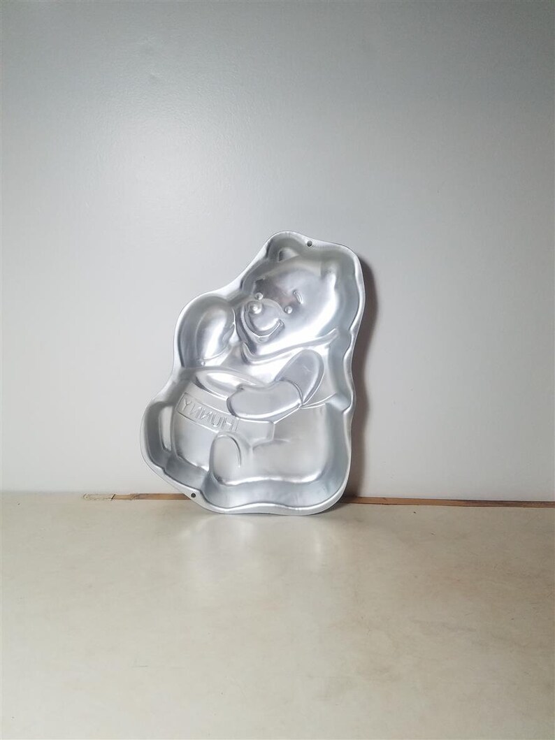 Wilton Baking Cake Pan 2105-3000 1995 Winnie the POOH Hunny Bear shaped pot mold
