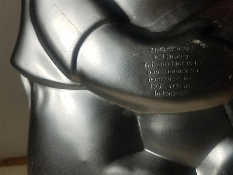 Wilton Baking Cake Pan 2105-3000 1995 Winnie the POOH Hunny Bear shaped pot mold