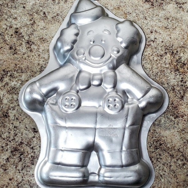 Cute Clown Wilton Cake Pan Vtg 2105-6711 Birthdays Retired Jello Mold Tin Party