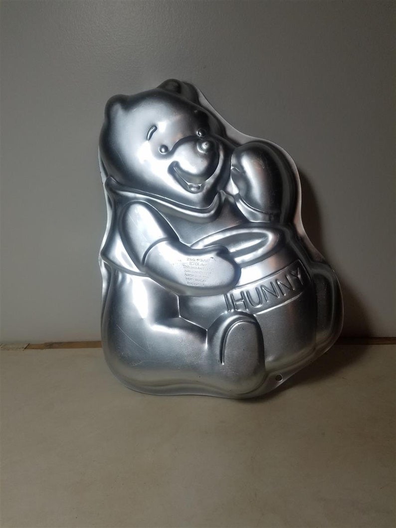 Wilton Baking Cake Pan 2105-3000 1995 Winnie the POOH Hunny Bear shaped pot mold